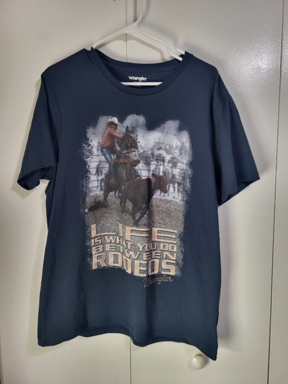 Wrangler "Life is What You Do Between Rodeos" Graphic T Shirt Men's SZ LG - Picture 2 of 7
